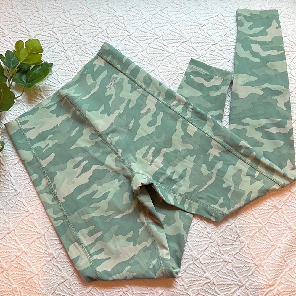 Victoria’s Secret PINK Camo Leggings